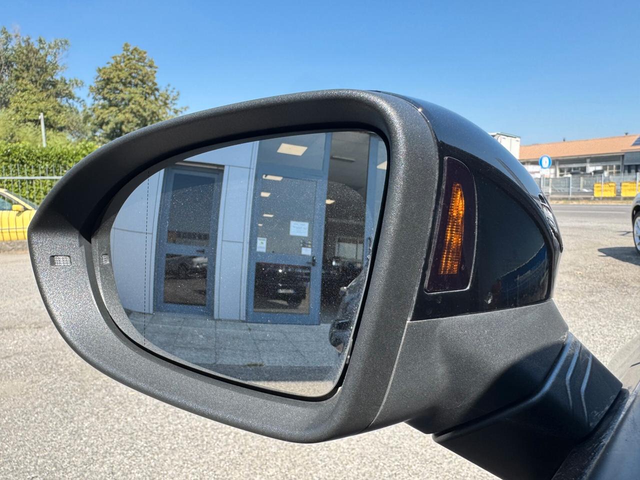 Volkswagen Golf 1.5 etsi evo R-Line 150cv dsg /MATRIX / NO VINCOLI