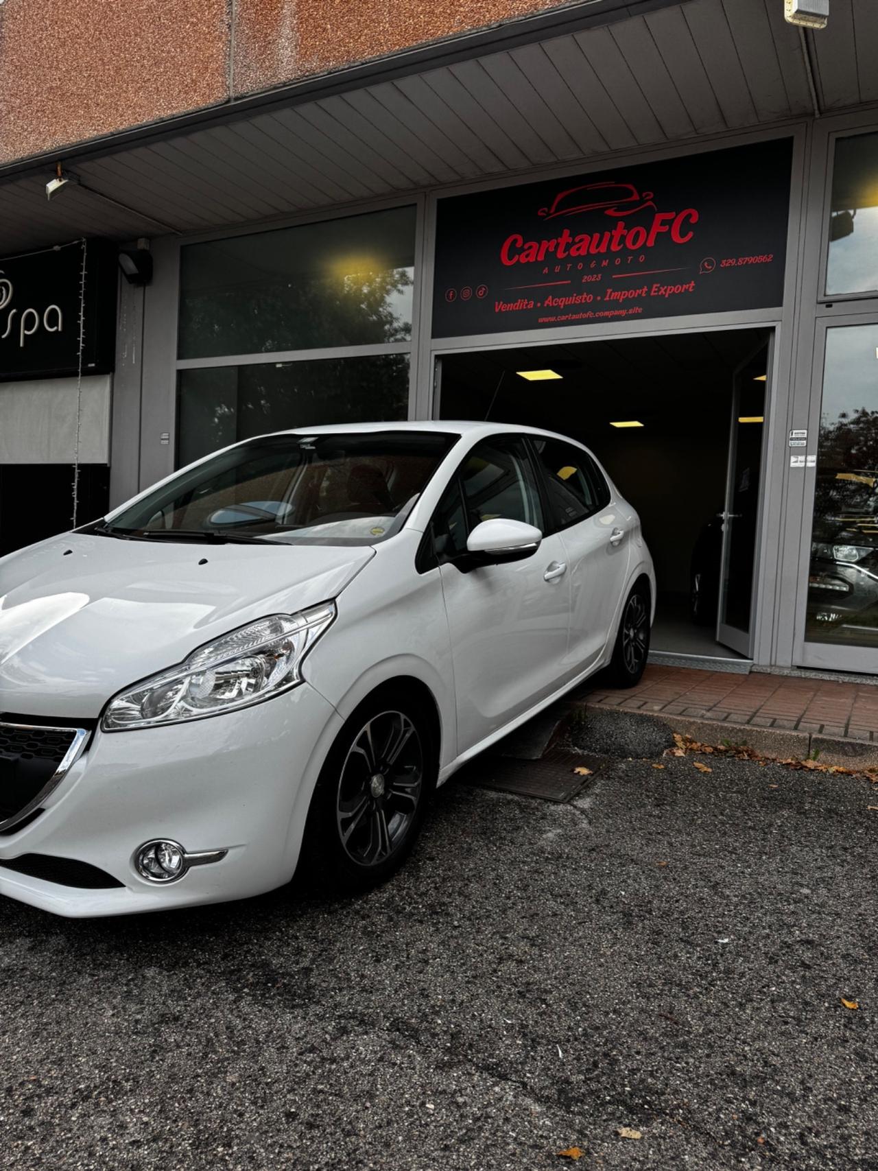 Peugeot 208 1.4 HDi 68 CV 5 porte Neopatentati