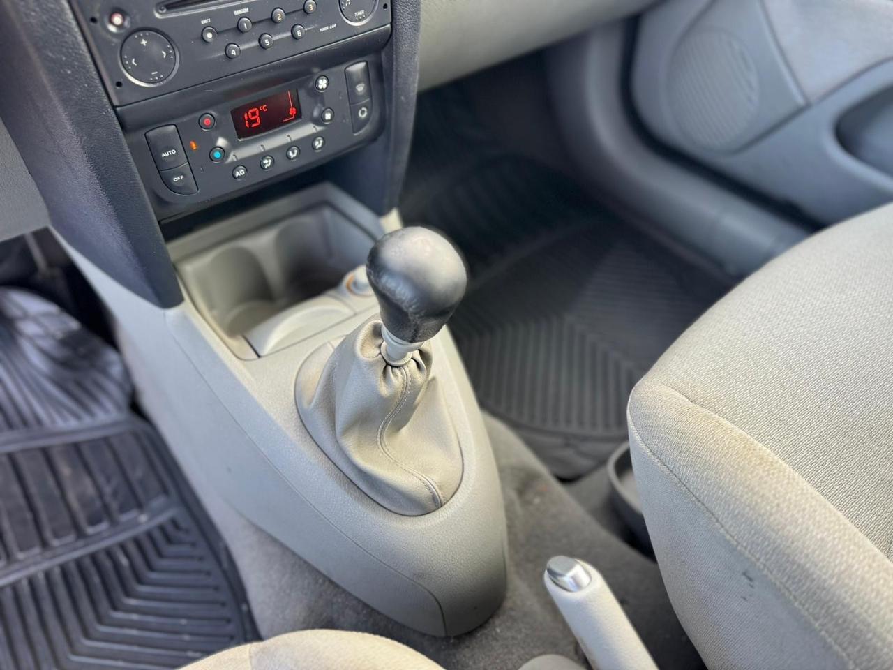 Renault Clio 1.2 16V cat 5 porte Privilège