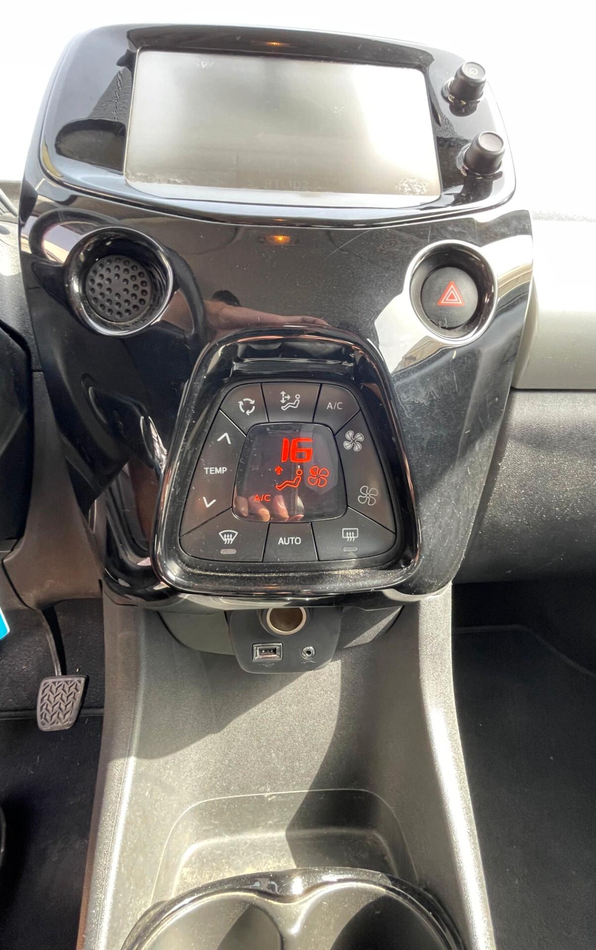Toyota Aygo 1.0 VVT-i 69 CV 5p. x-cite