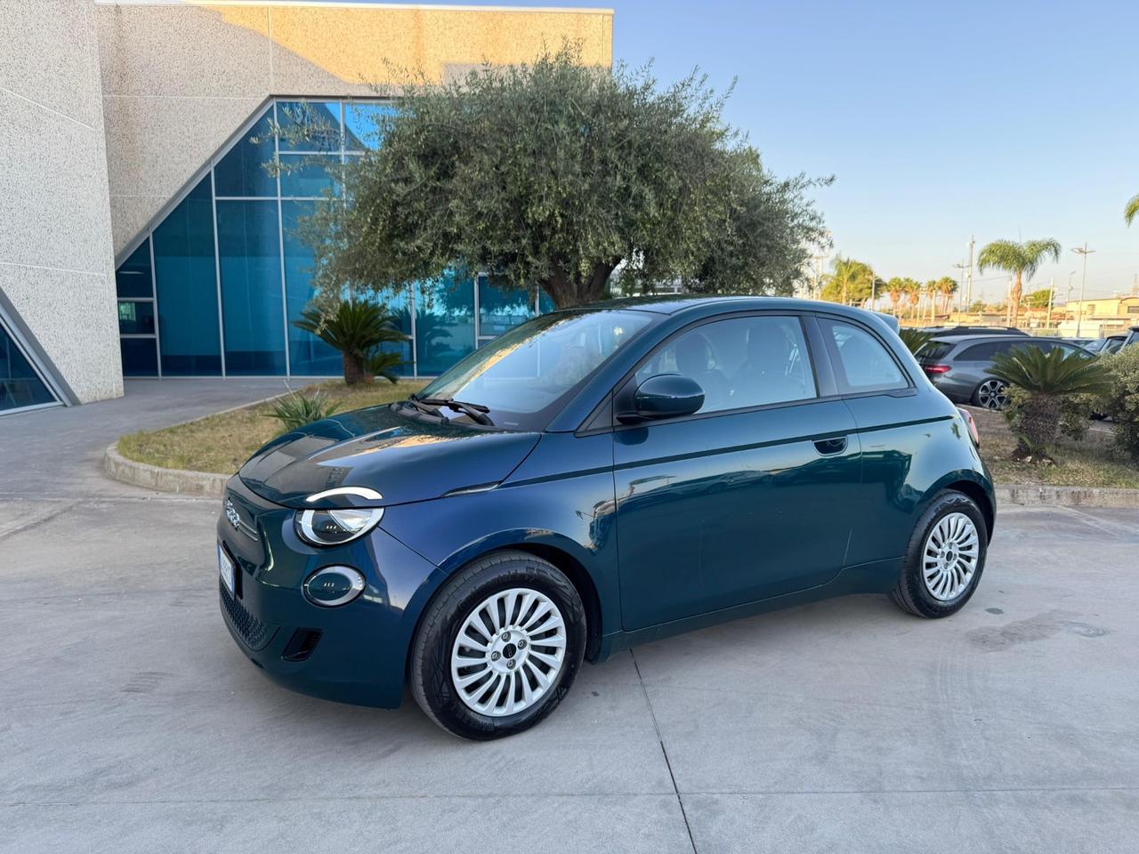 Fiat 500e La Prima