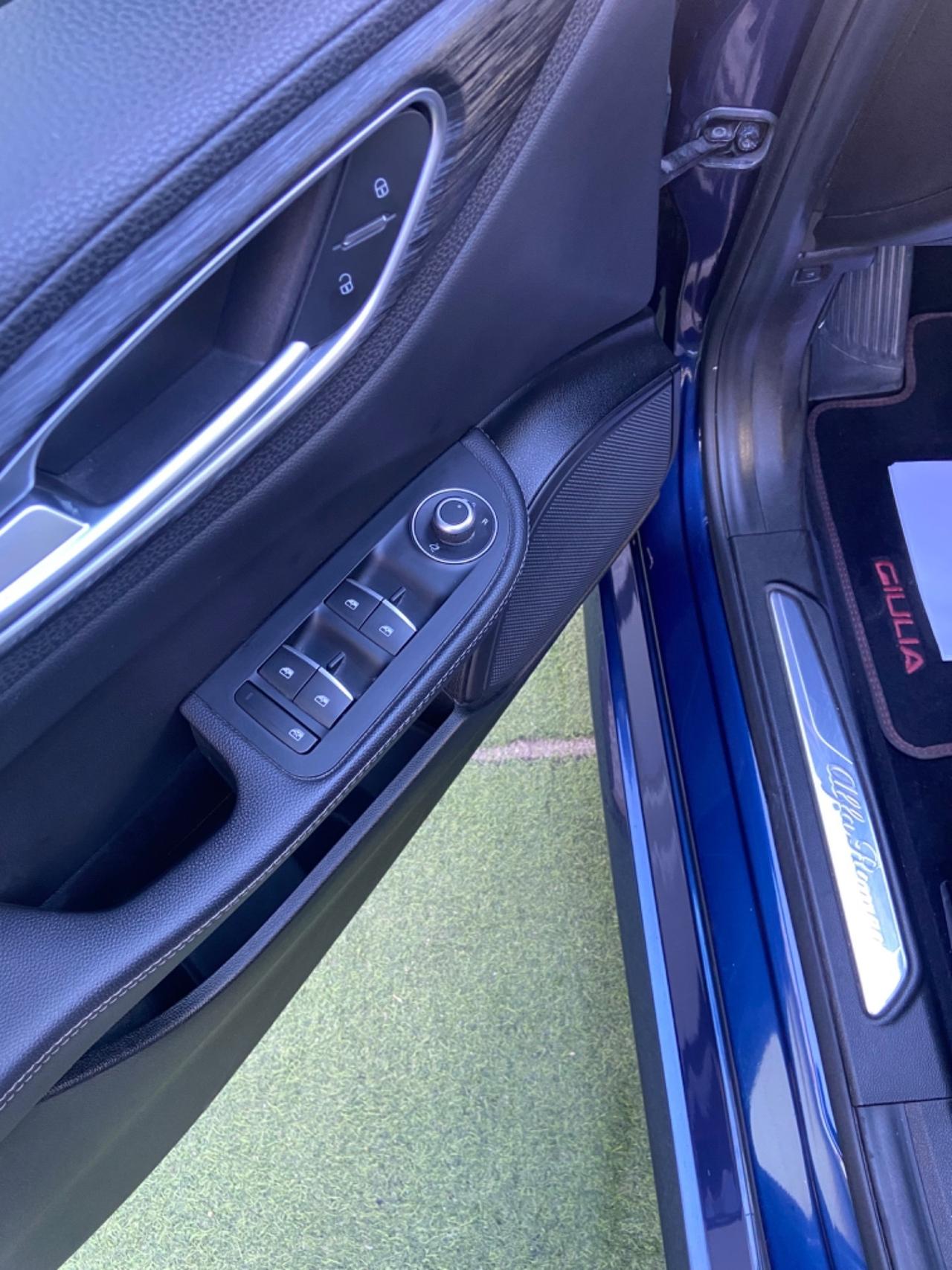 Alfa Romeo Giulia 2.2 160CV AT8 nuovissima garanzia