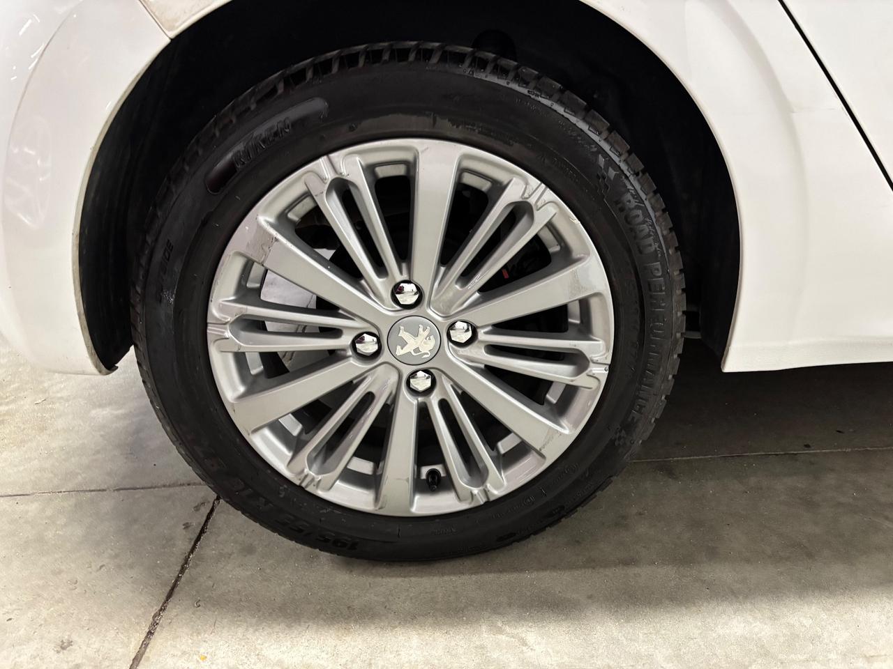 Peugeot 208 1.6 hdi Allure | OK NEOPATENTATI |