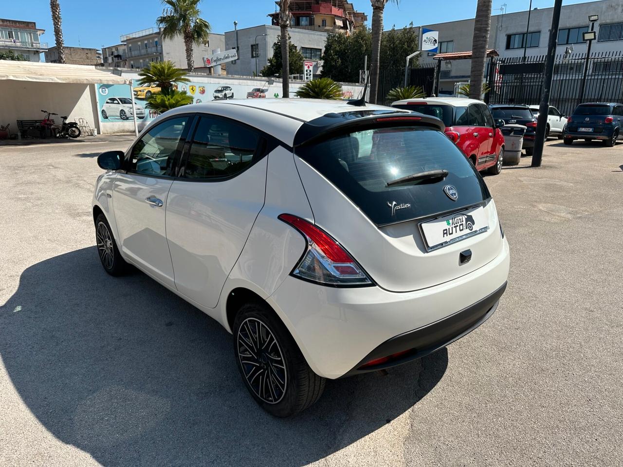 Lancia Ypsilon 1.0 FireFly 5 porte S&S Hybrid Gold