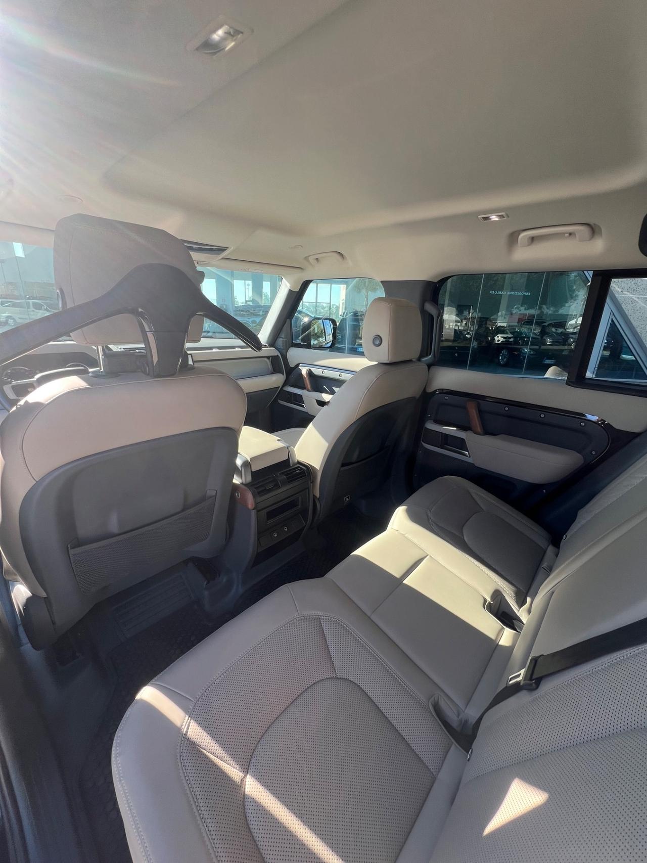 Land Rover Defender 110 3.0D I6 200 CV AWD Auto SE AUTOCARRO N1