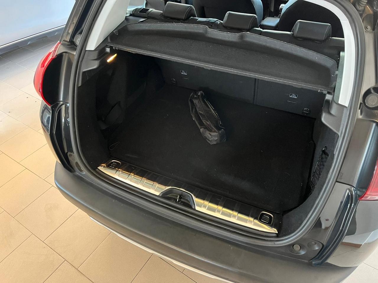 Peugeot 2008 BlueHDi 100 S&S Black Matt