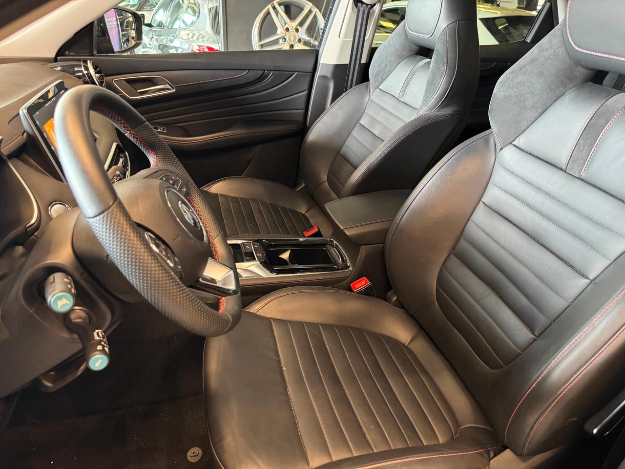 MG HS (2022-2025) HS 1.5T-GDI AT Luxury
