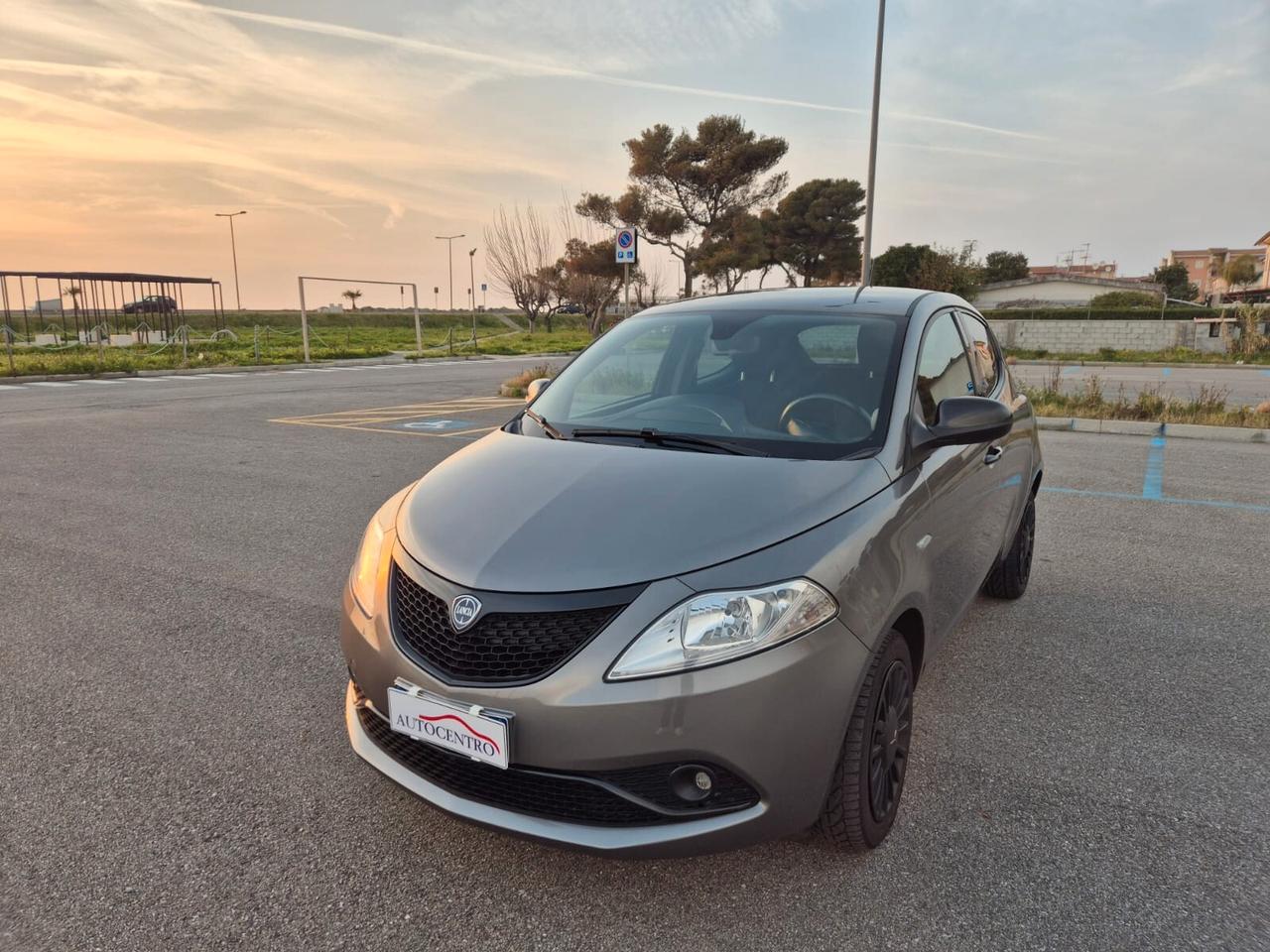 Lancia Ypsilon 1.0 FireFly 5 porte S&S Hybrid Ecochic Gold