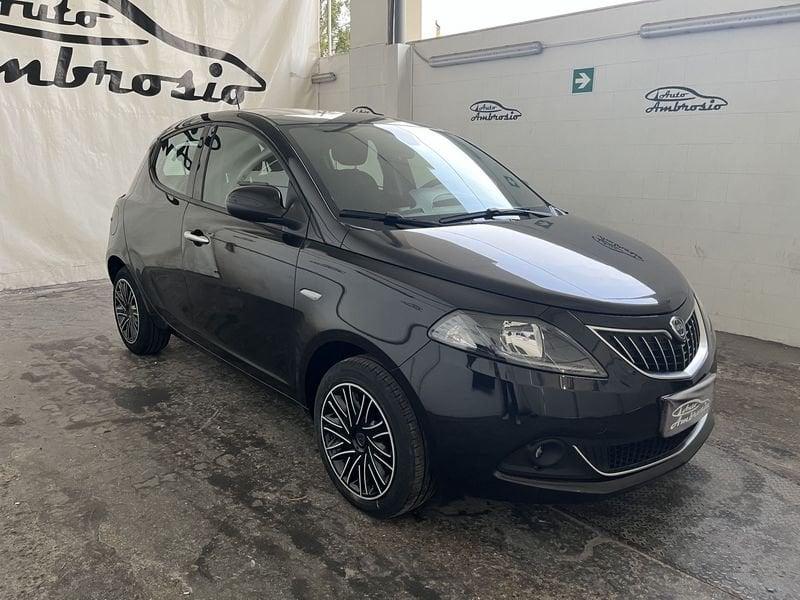 Lancia Ypsilon 1.0 FireFly 5 porte S&S Hybrid Gold Plus da 145,00 al mese