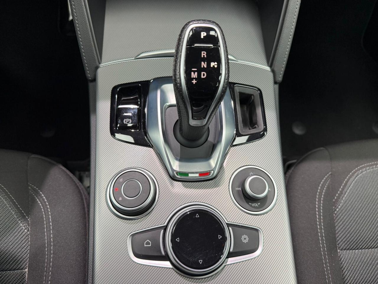 Alfa Romeo Stelvio 2.2 Turbodiesel 160 CV AT8 RWD Tributo Italiano (426)
