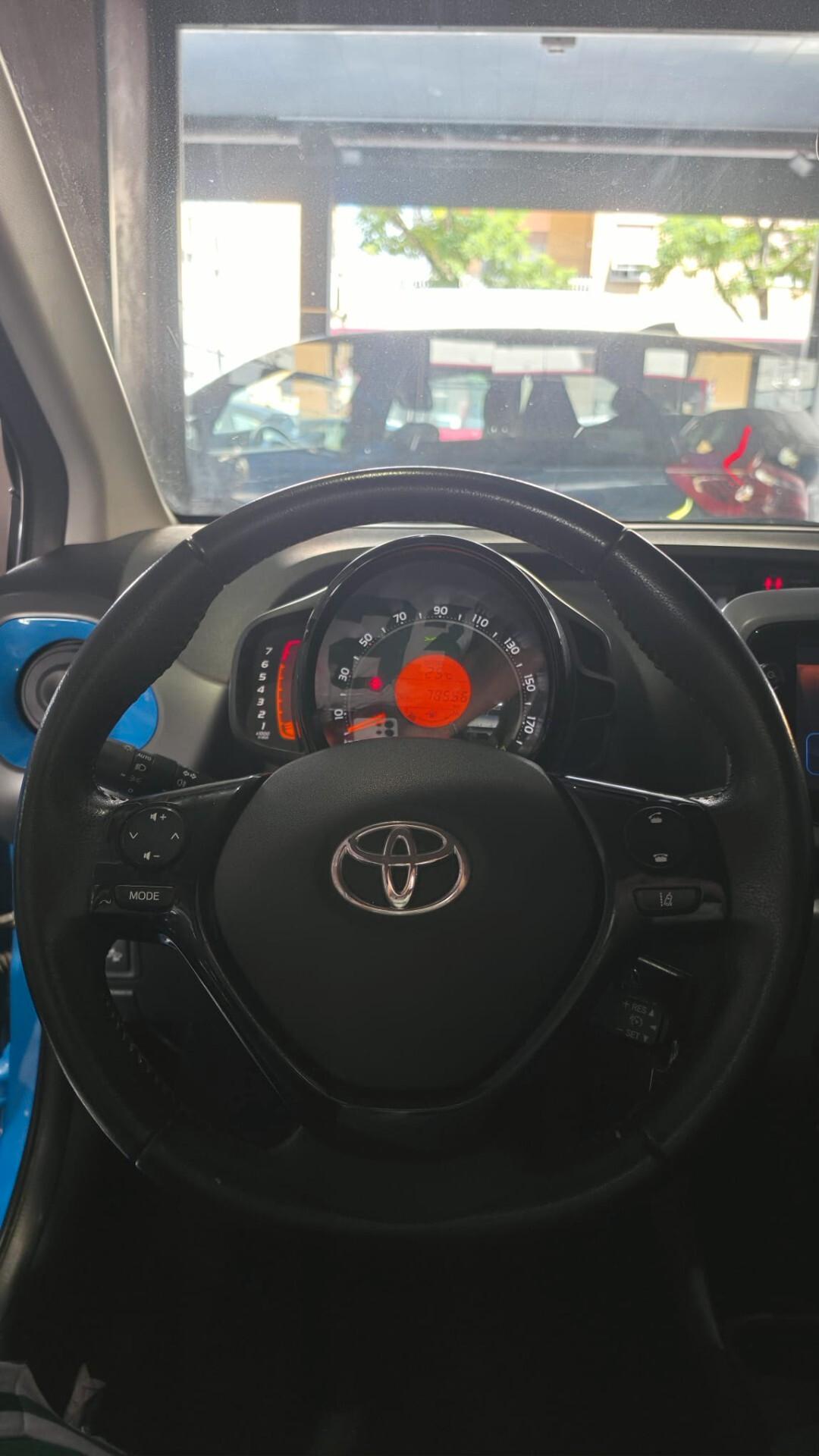 Toyota Aygo Connect 1.0 VVT-i 72 CV 5 porte x-clusiv