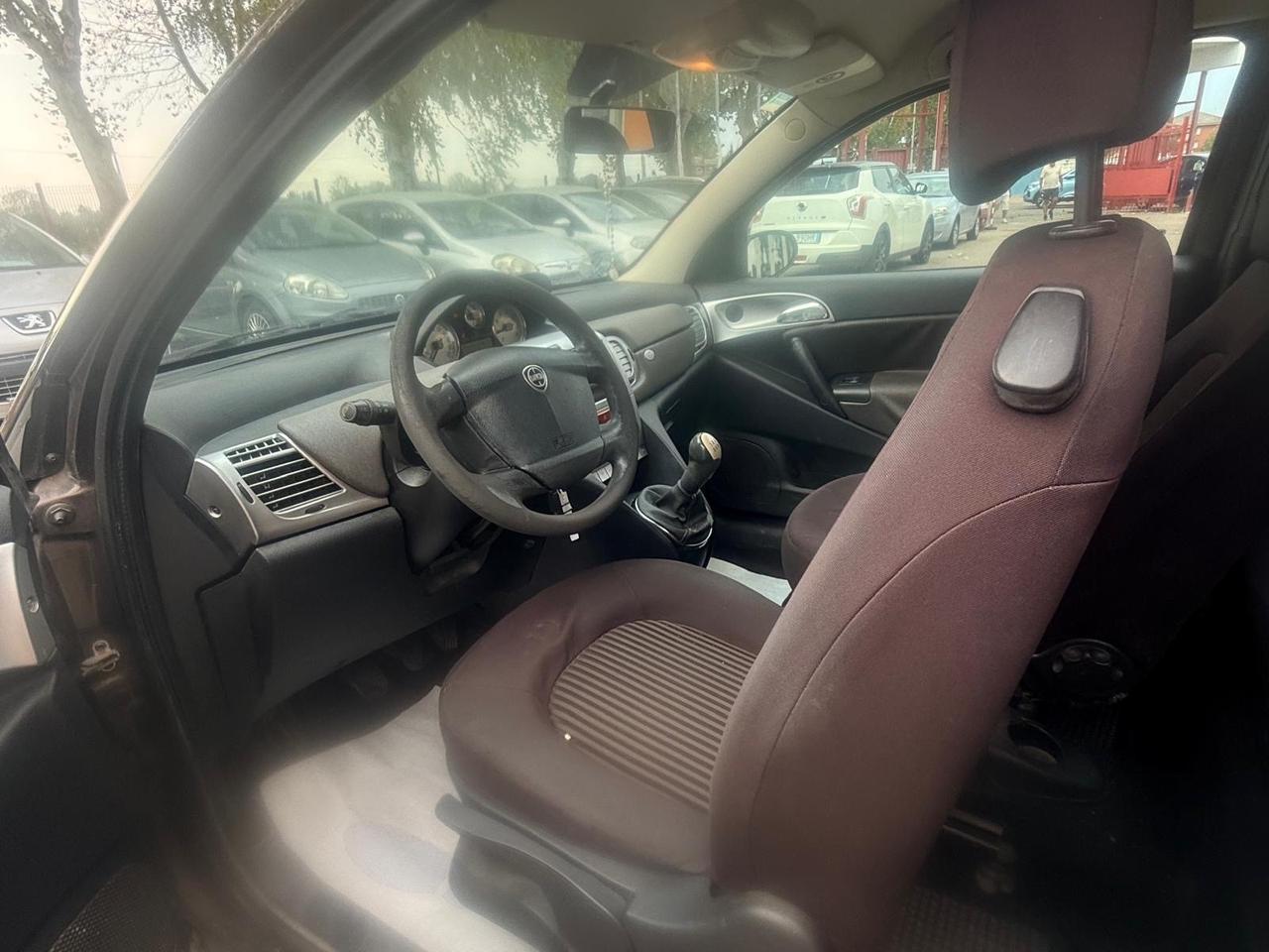 Lancia Ypsilon 1.3 MJT 75 CV Oro