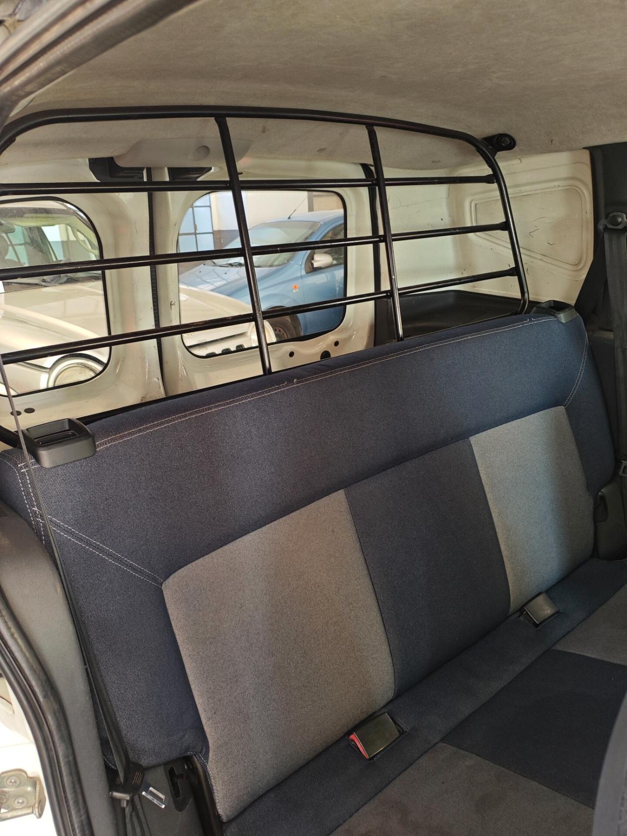 Peugeot bipper tipee