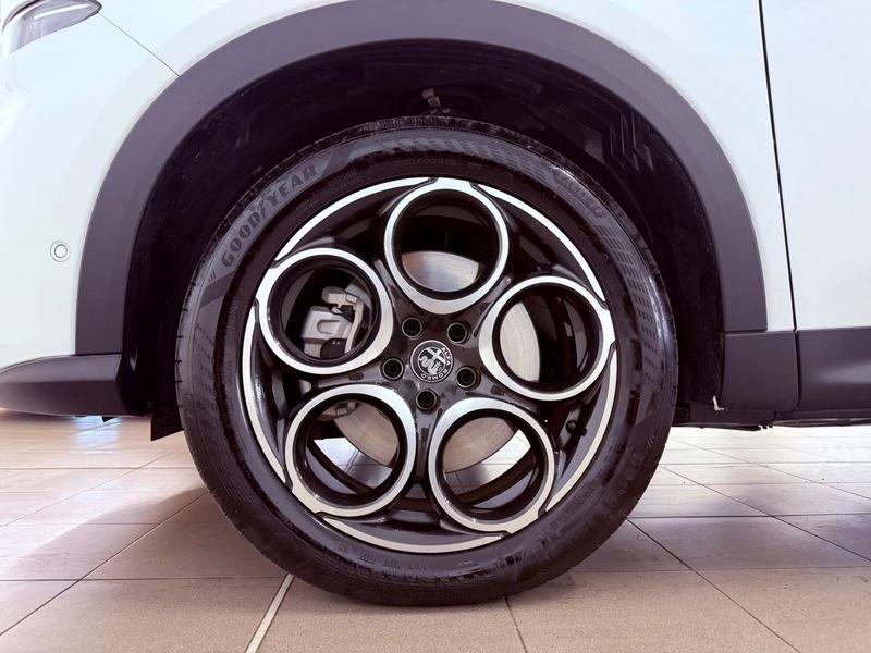 Alfa Romeo Tonale 1.3 280cv Plug-in Hybrid AT6 Sprint Q4