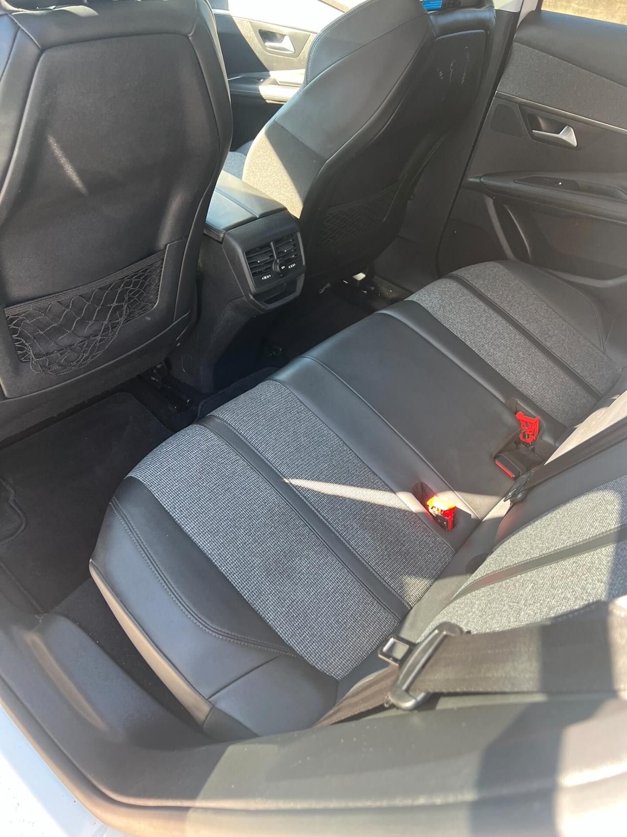 Peugeot 3008 BlueHDi 130 S&S EAT8 Allure