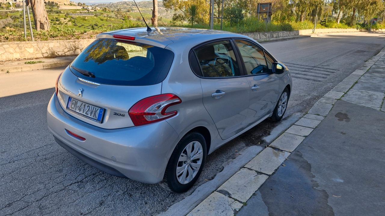 Peugeot 208 1.4 HDi 68 CV 5 porte Allure