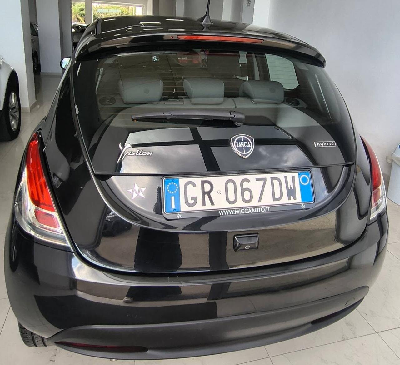 Lancia Ypsilon 1.0 FireFly 5 porte S&S Hybrid Gold