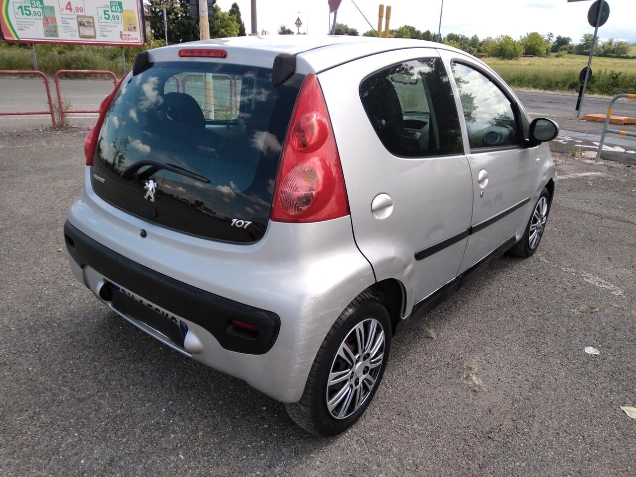 Peugeot 107 1.0 68CV 5p. Sweet Years xneopatentati