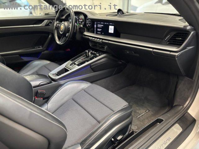 PORSCHE 911 Carrera