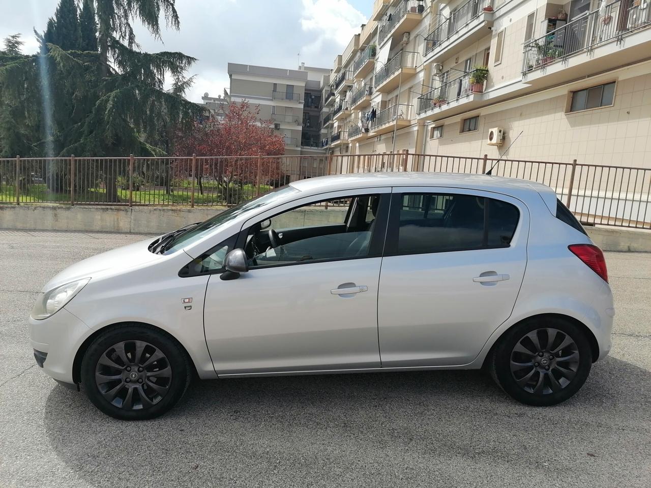 Opel Corsa 1.2 benzina 5 porte COSMO 2011