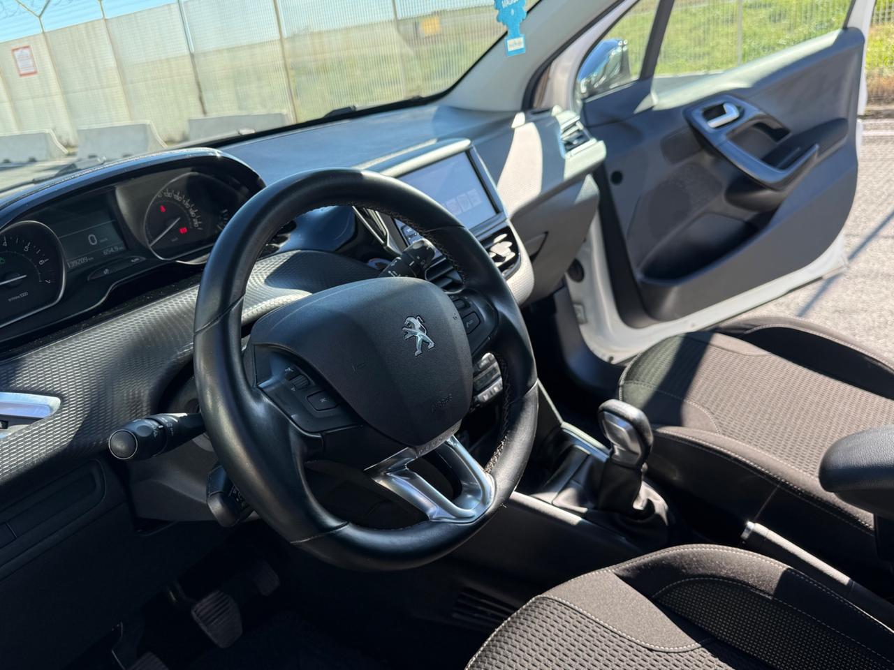 Peugeot 208 1.2 Puretech 82 CV Allure-PERMUTABILE