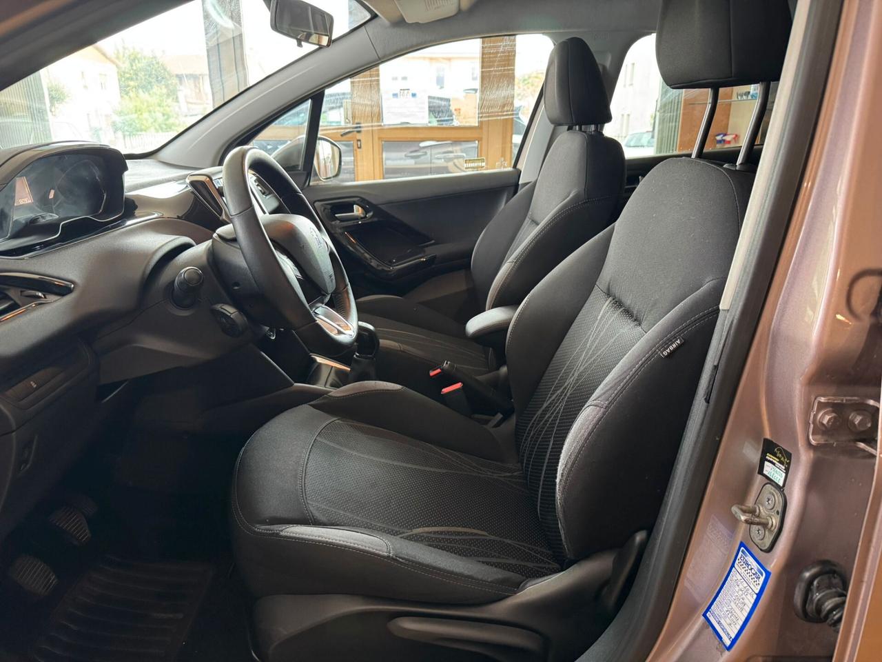 Peugeot 208 1.2 benz 82CV - Garanzia 12 Mesi