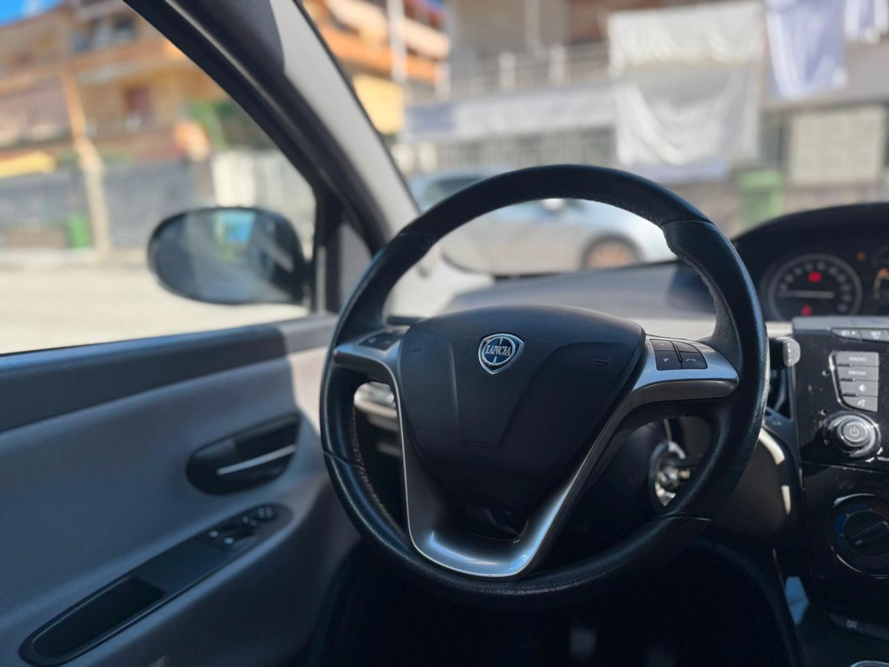 Lancia Ypsilon 1.2 69 CV 5 porte Platinum