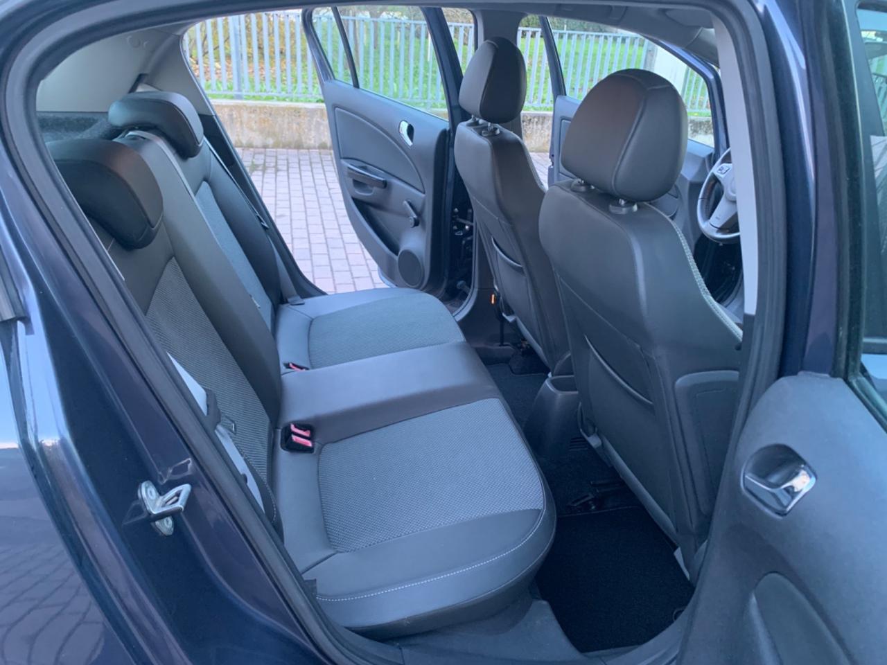 Opel Corsa 1.4 16V 5 porte Cosmo