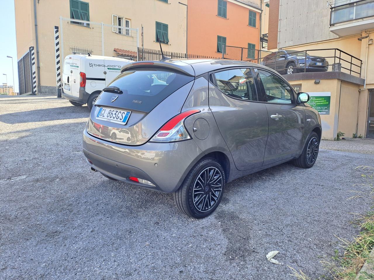 Lancia Ypsilon 1.0 FireFly 5 porte S&S Hybrid Ecochic Gold