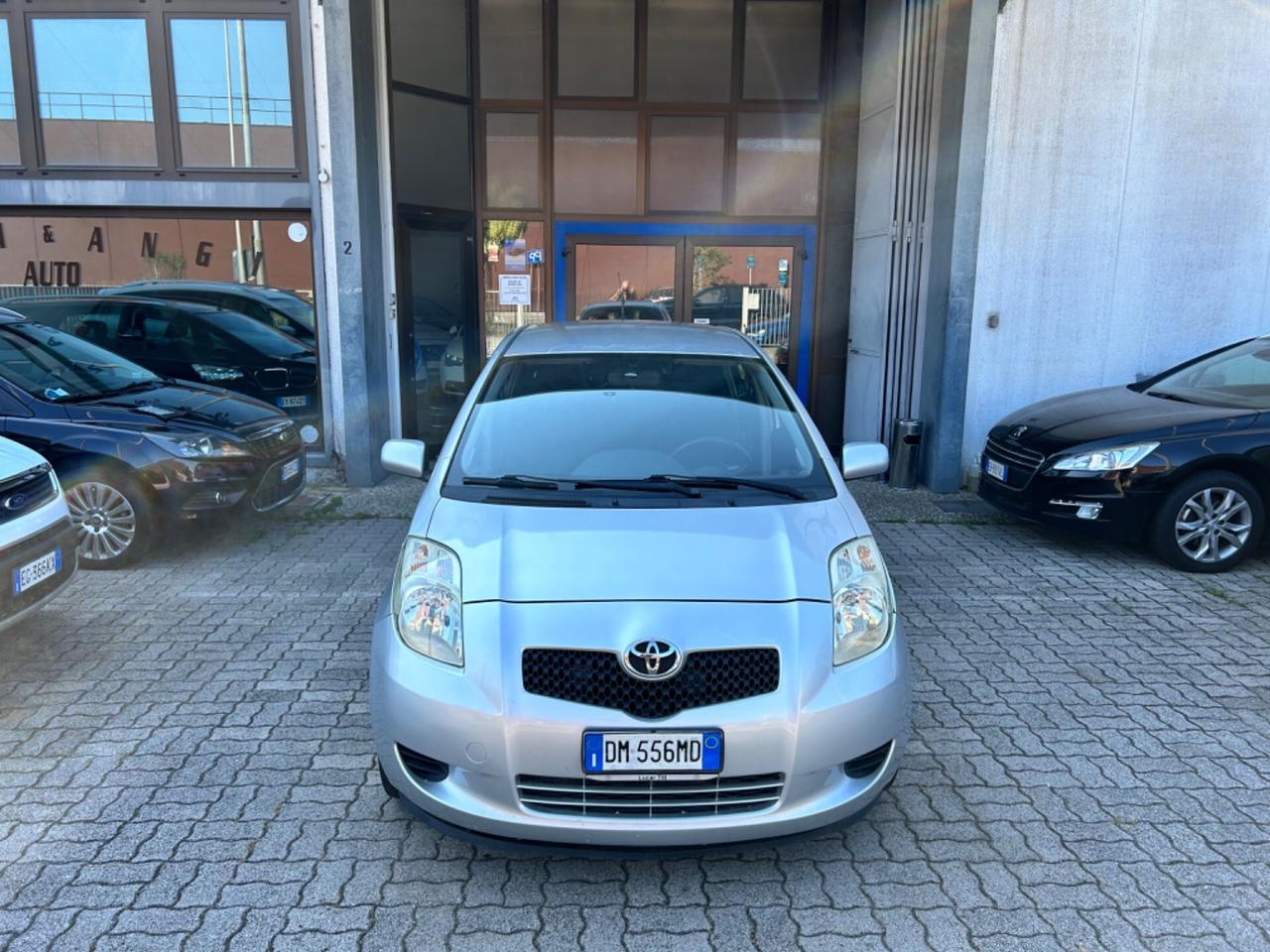 Toyota Yaris 1.0 5 porte neopatentati