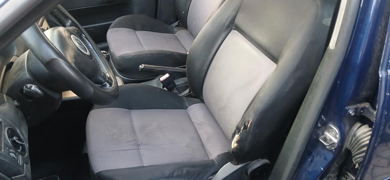 Volkswagen Golf 4 1.6 benzina euro 4 neopatentati