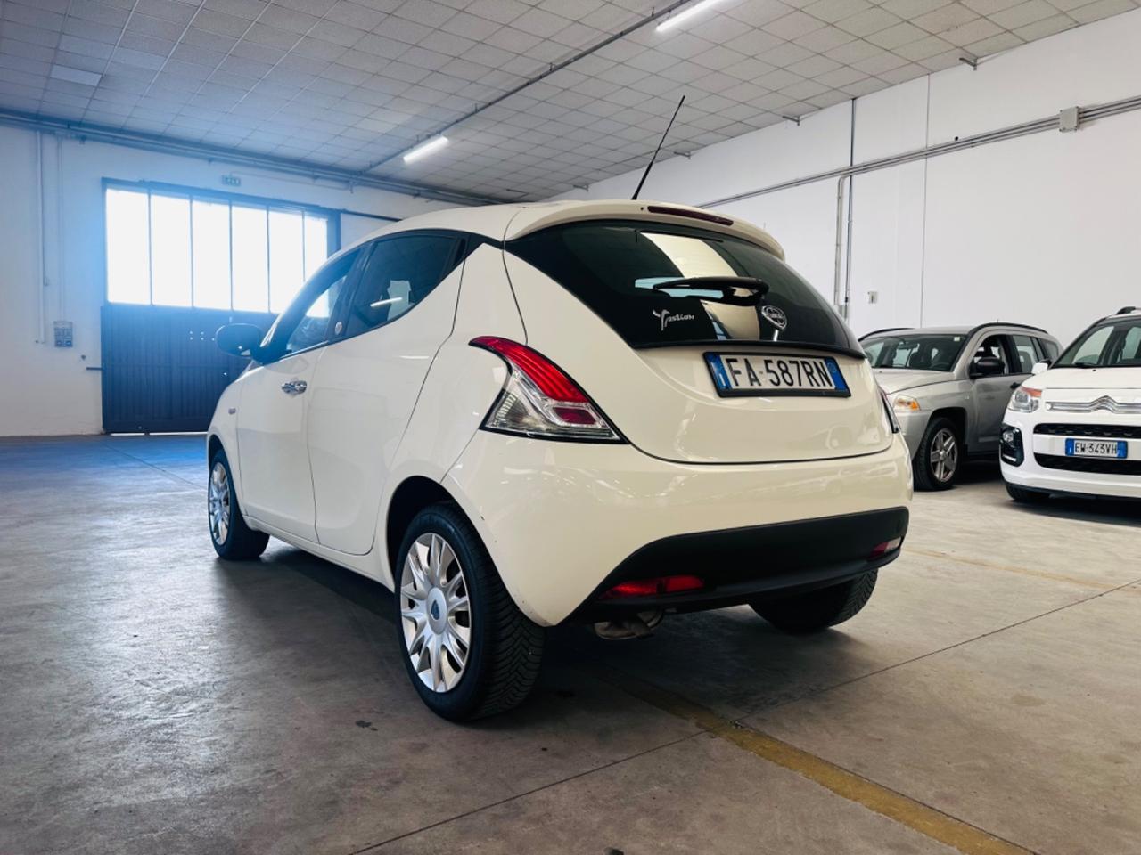 Lancia Ypsilon 1.2 69 CV 5 porte GPL Ecochic Silver