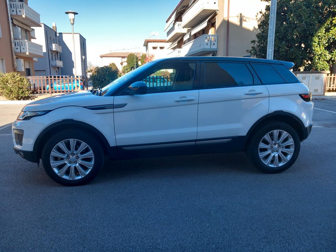 Land rover Evoque 2.0 td 4 PURE cambio automatico TUA a € 199 mese