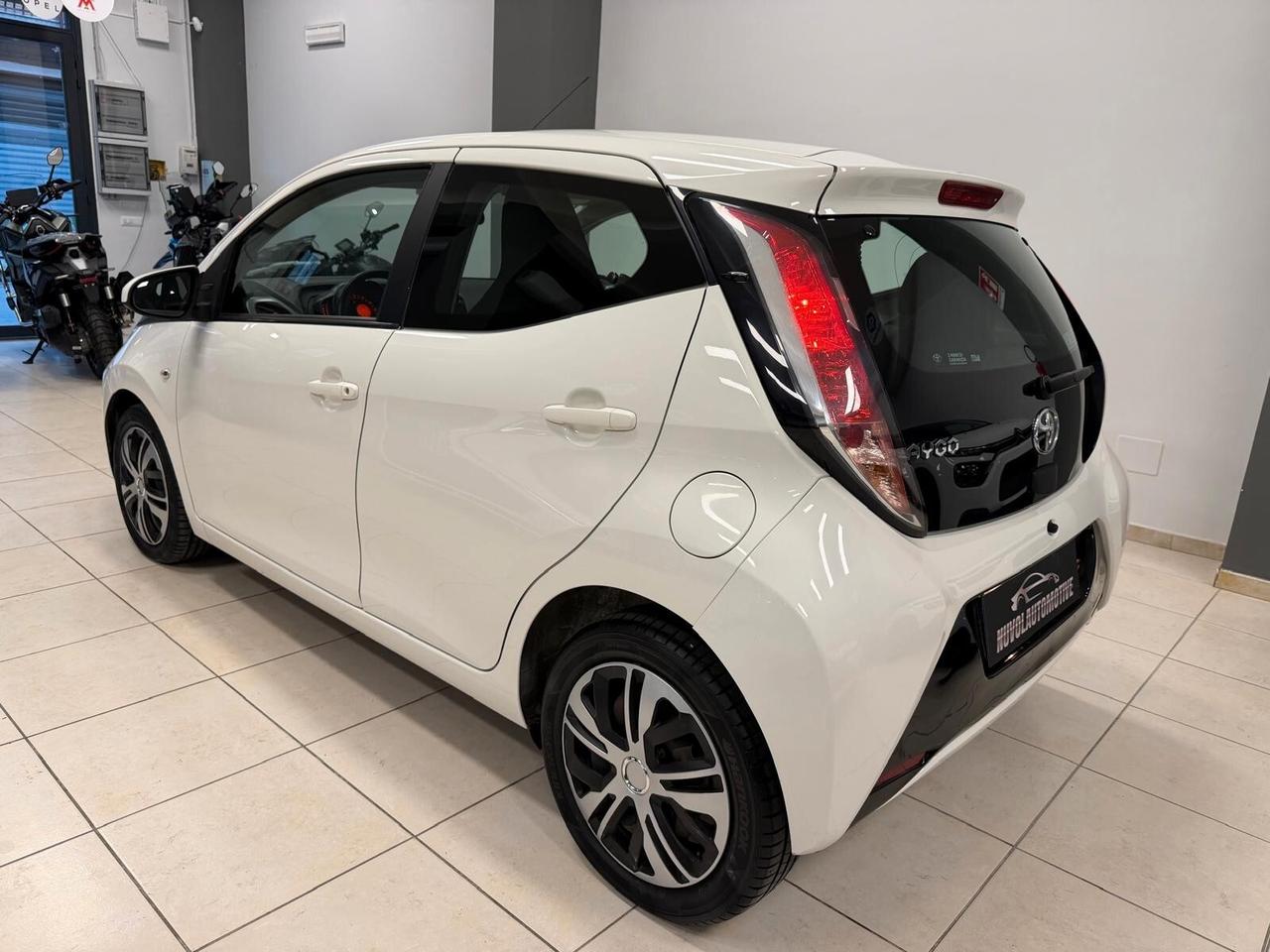 Toyota Aygo 1.0 VVT-i 69 CV 5 porte x-play TSS MMT