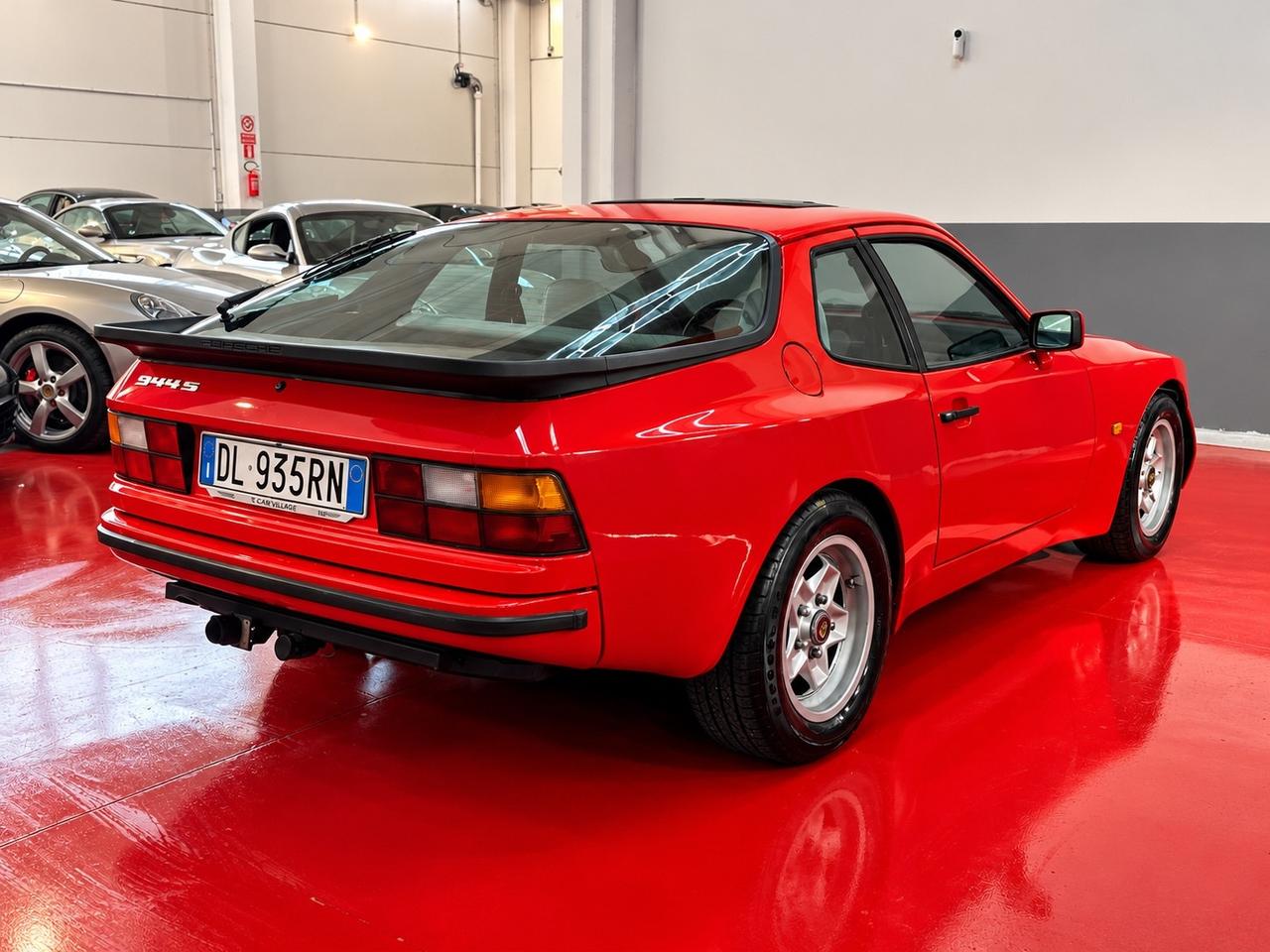Porsche 944