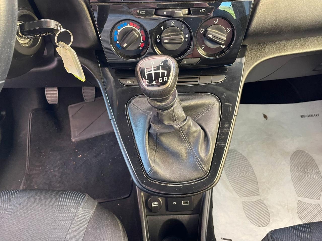 Lancia Ypsilon 1.0 Hybrid Gold