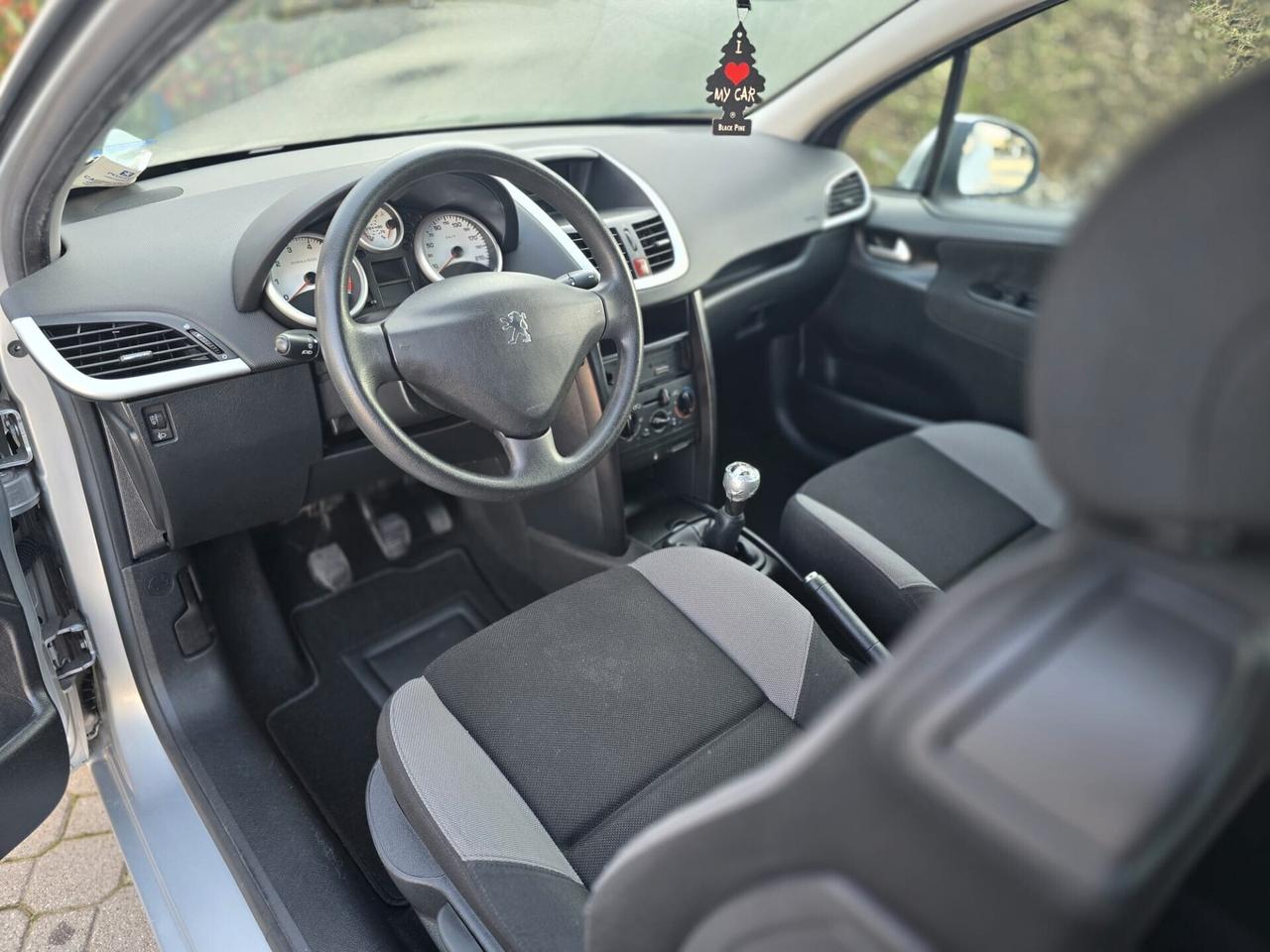 Peugeot 207 1.4cc; 115.853Km; MANUTENZIONATA