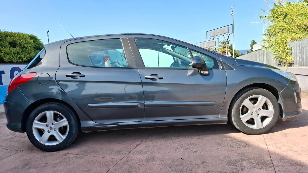 Peugeot 308 1.6 HDi 110CV 5p. 2-Tronic Premium-Automatica-Gancio Traino