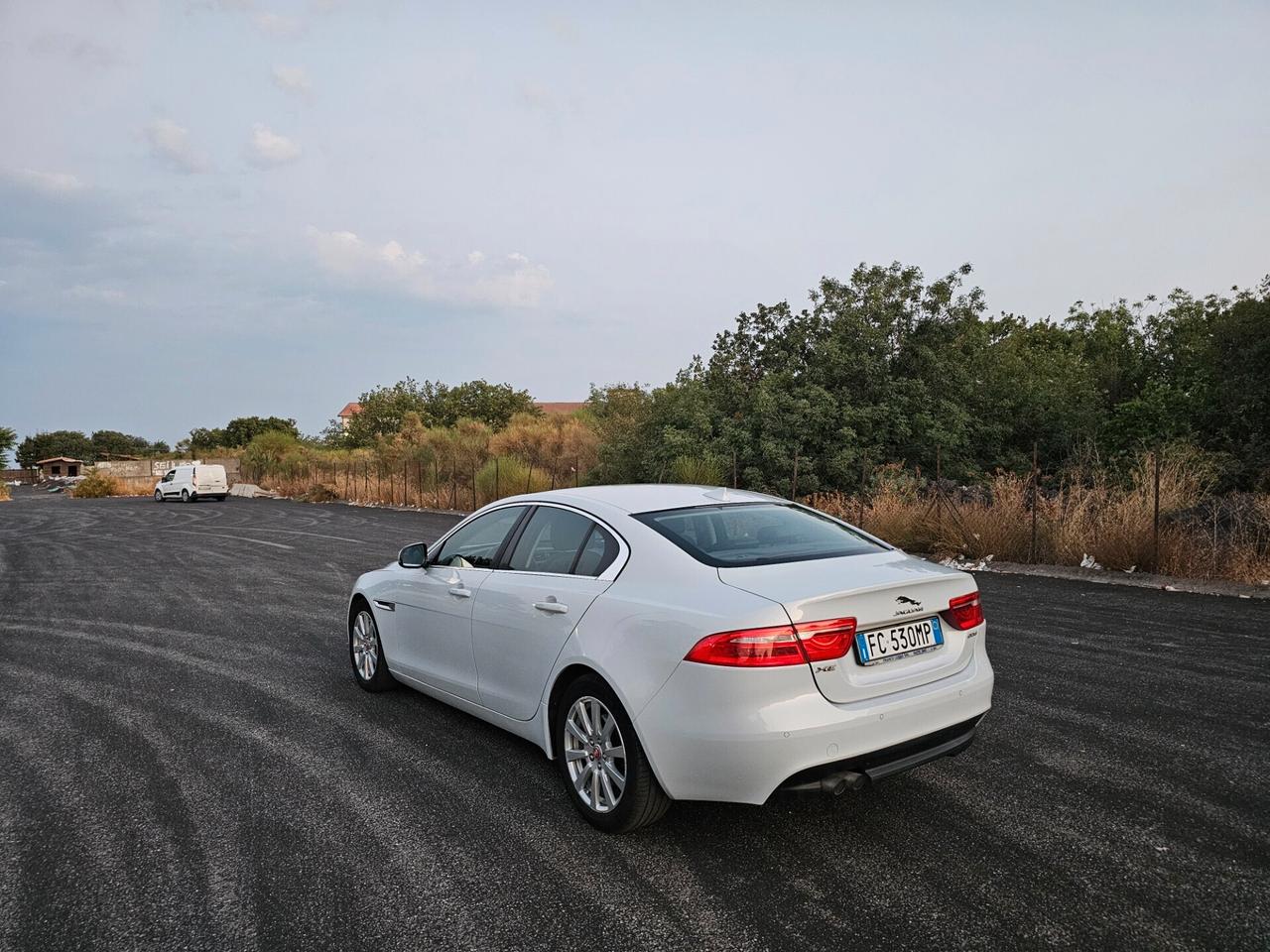 Jaguar XE 2.0 D Turbo 180CV automatica Prestige