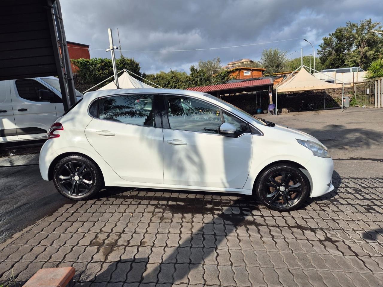 Peugeot 208 1.4 HDi 68 CV 5 porte Allure