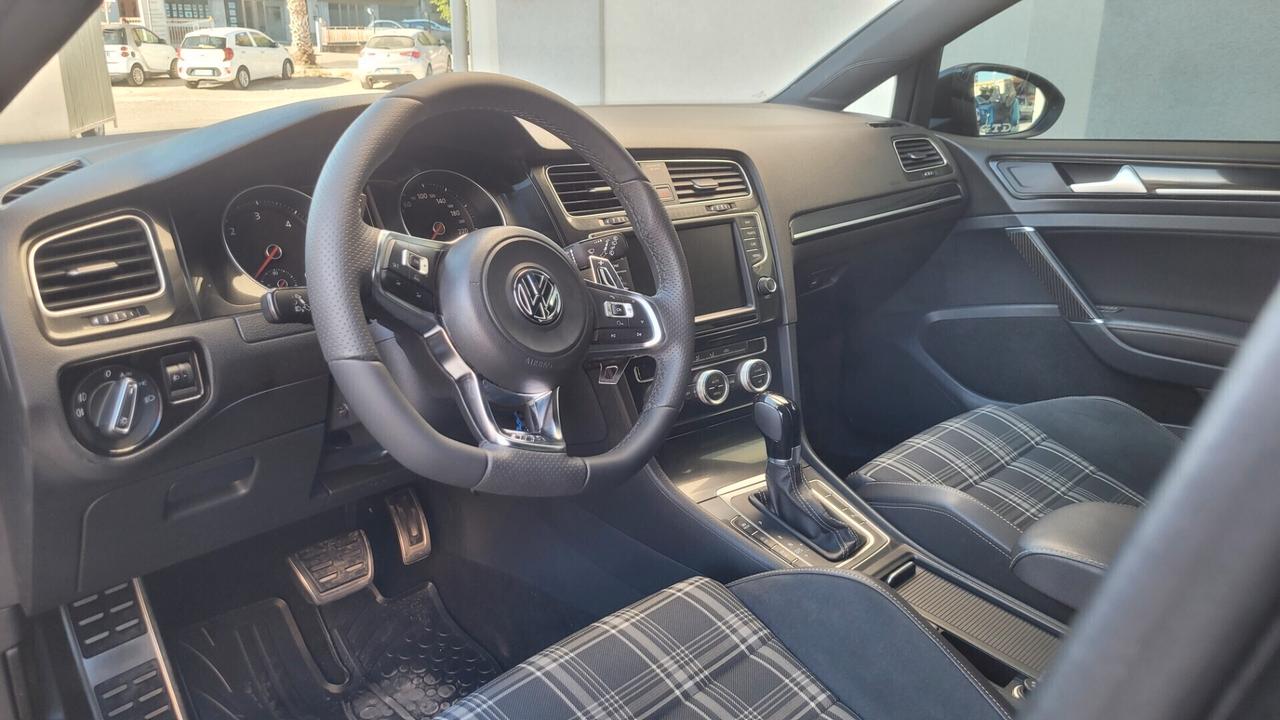 Volkswagen Golf GTD 2.0 TDI DSG