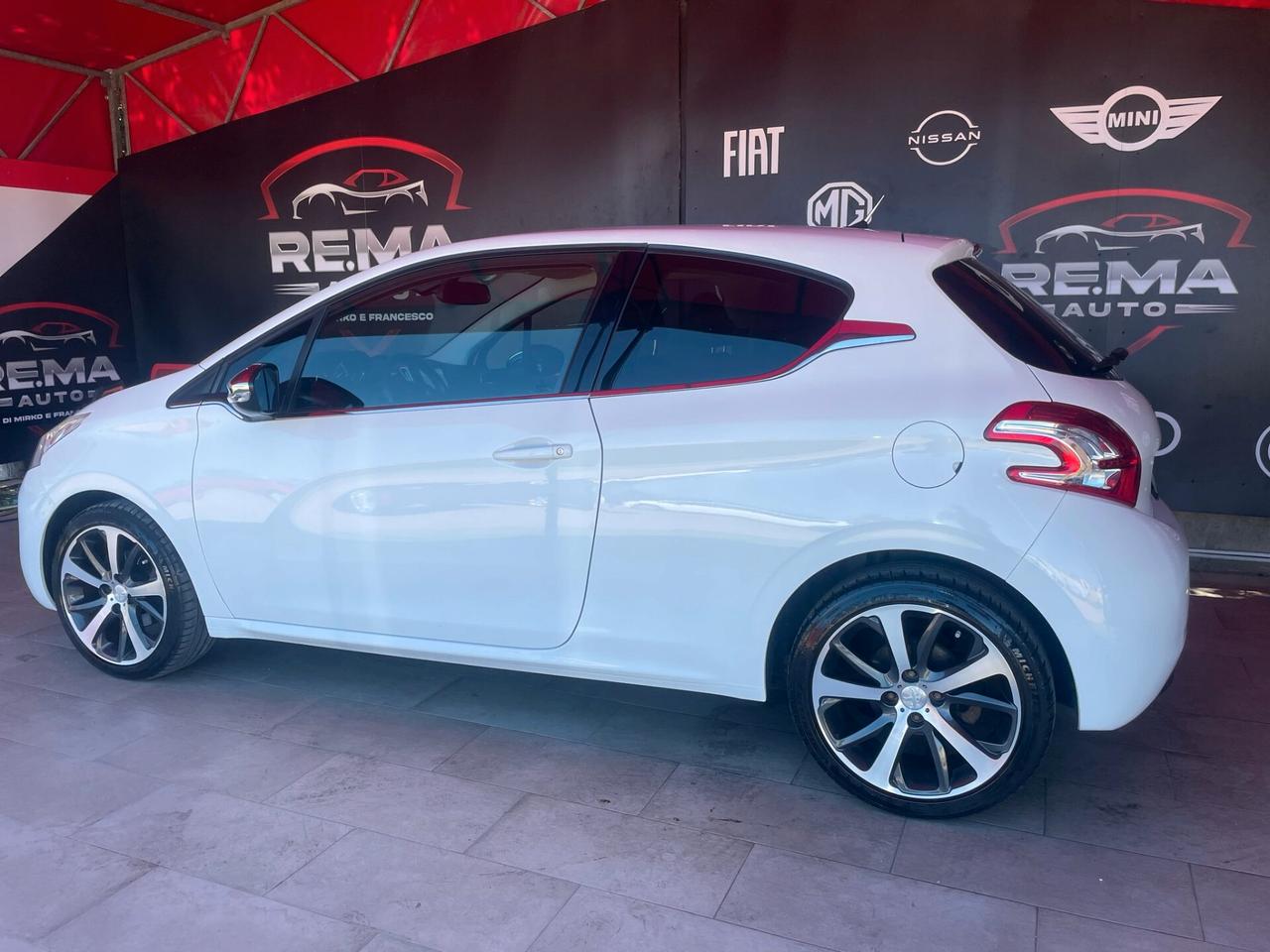 Peugeot 208 1.6 e-HDi 92 CV Stop&Start 3 porte Allure