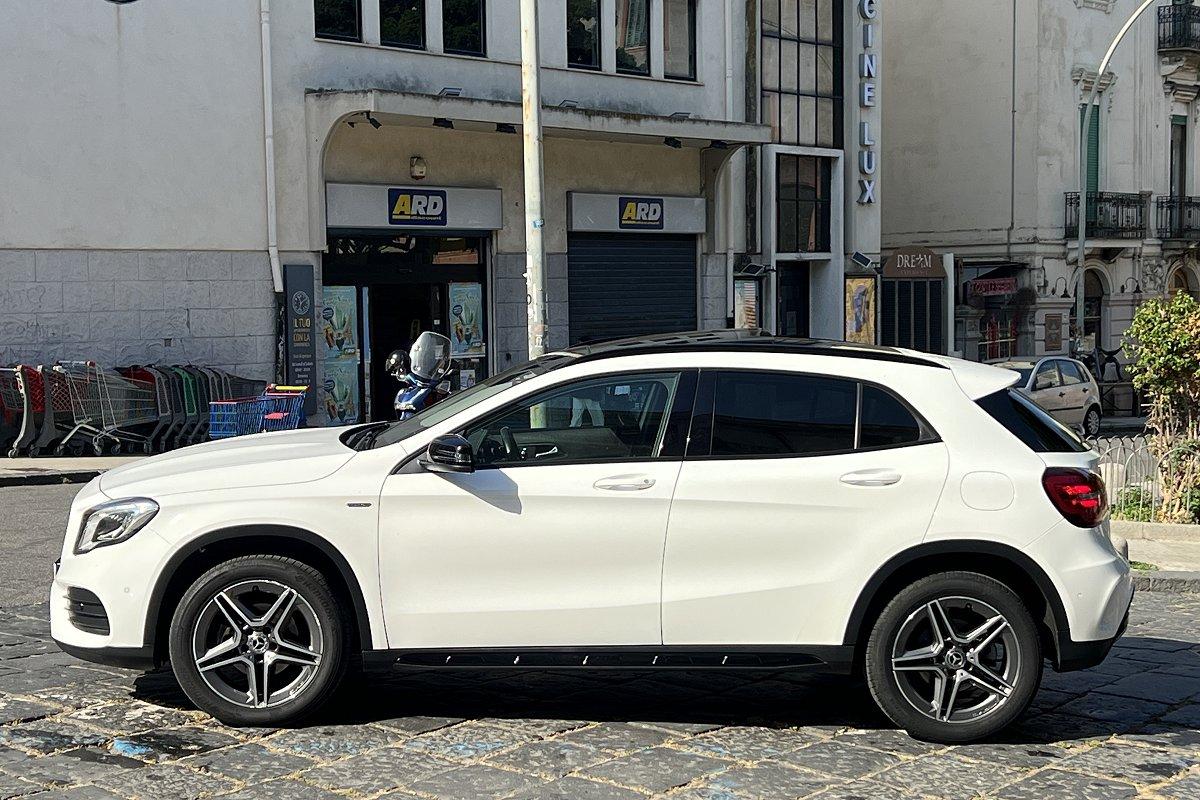 MERCEDES GLA 200 d Automatic Premium