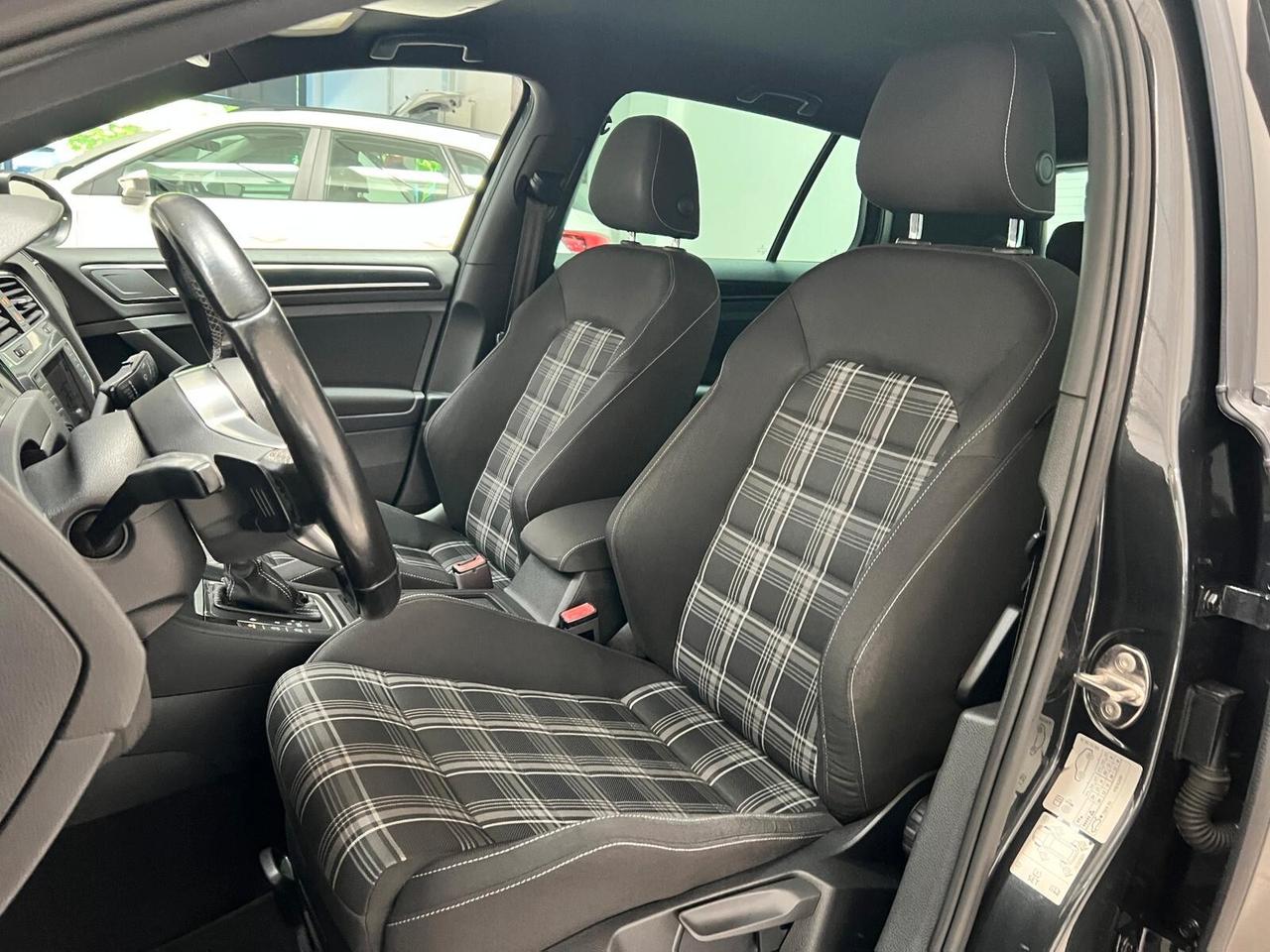 Volkswagen Golf Business 2.0 TDI DSG 5p. Highline BlueMotion Tech.