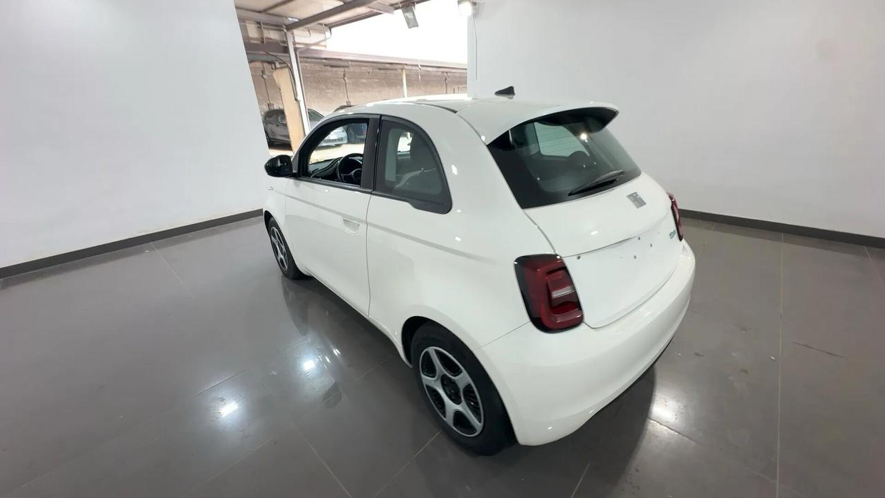 Fiat 500 500e Berlina 42 kWh Passion