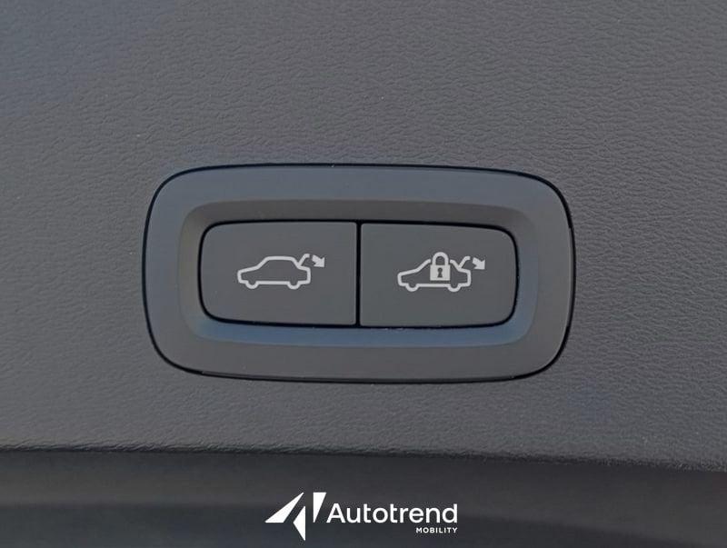 Volvo XC40 B3 163+14 CV Automatico TETTO LED Ultra Black Edition