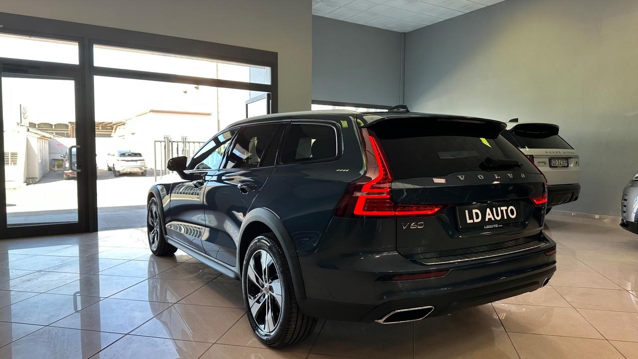 Volvo V60 B4 (d) Geartronic Momentum CROSS COUNTRY 4X4