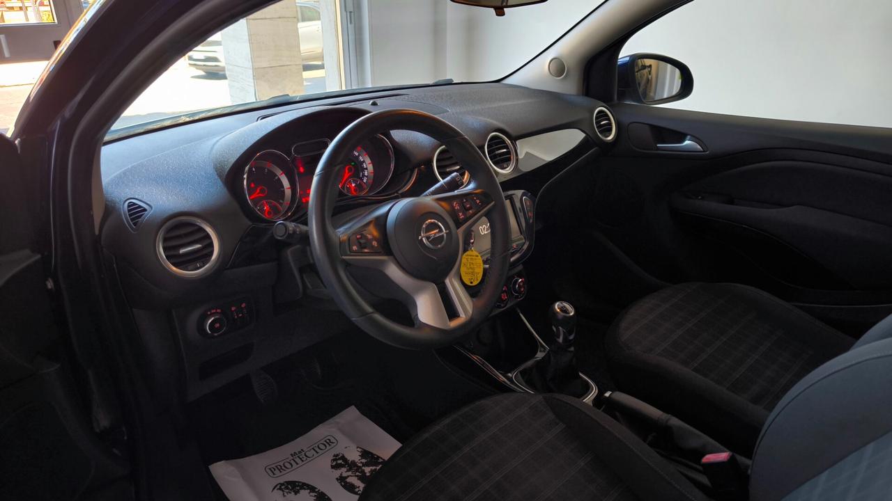 Opel Adam 1.2 70 CV Slam