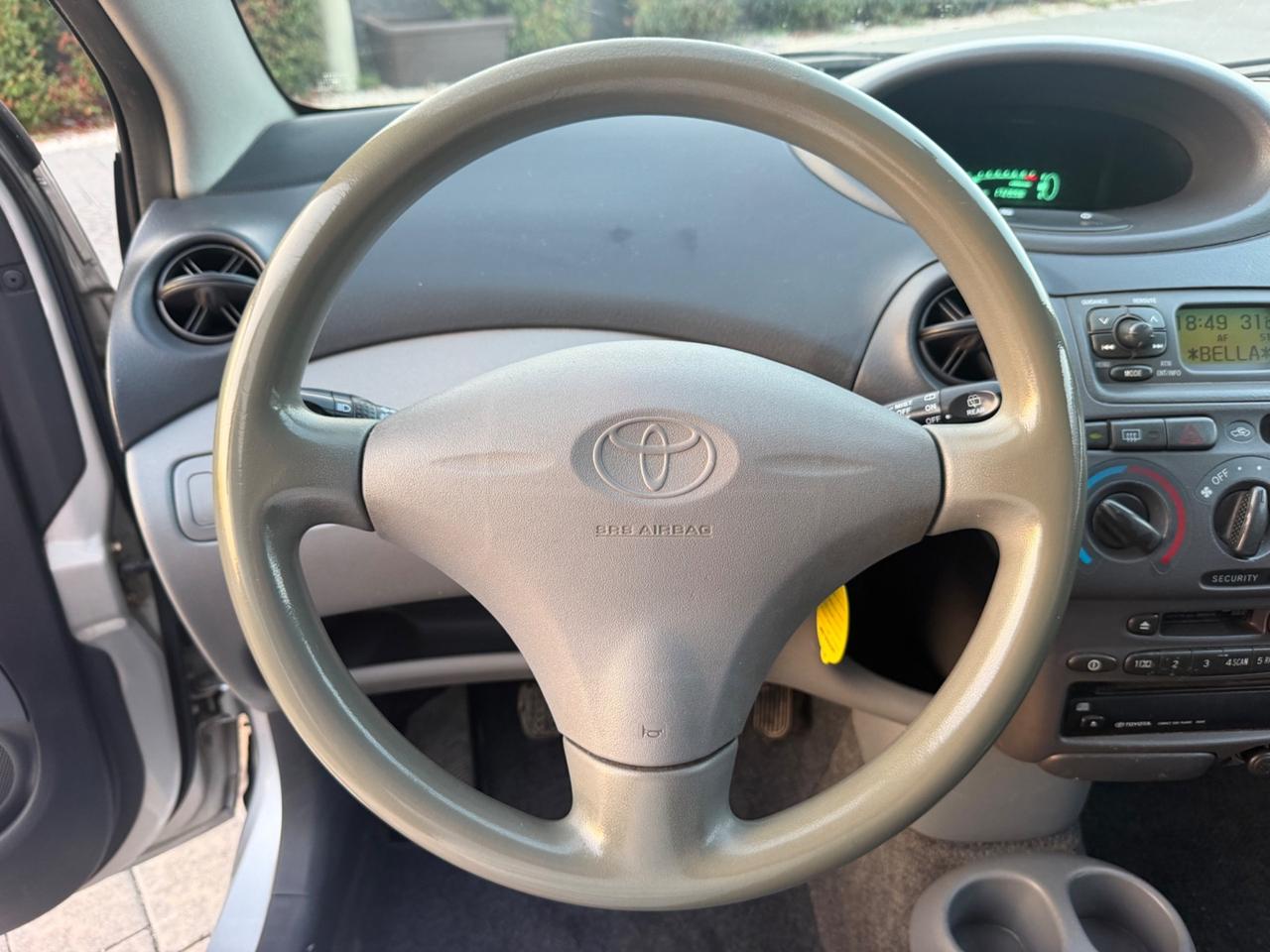 Toyota Yaris 1.0i 16V cat 5 porte Sol