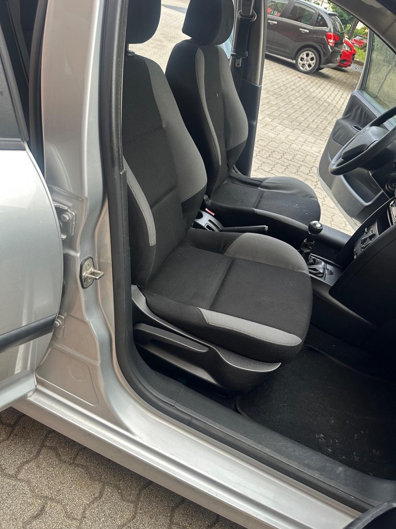 Peugeot 207 1.4 8V 75CV 5p. X Line